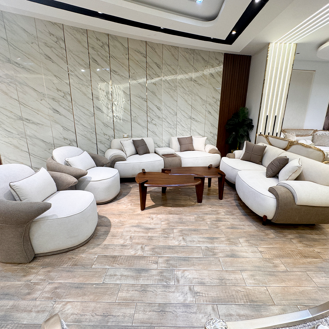 أنتريه رويال ليفينج (Royal Living)
